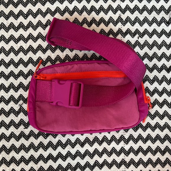 NWOT Pink Lychee / Ripened Raspberry OG lululemon Everywhere Belt Bag EBB 1L - Picture 6 of 10